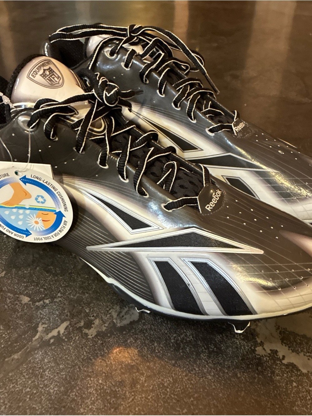 Reebok Men's Black and Silver Athletic Cleats